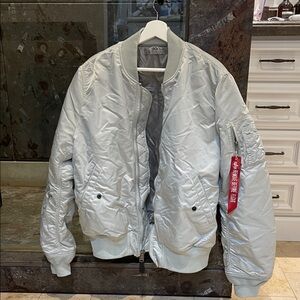 MA-1 BOMBER JACKET 
Men's silver